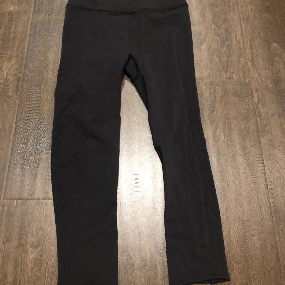 Lululemon crops size 4